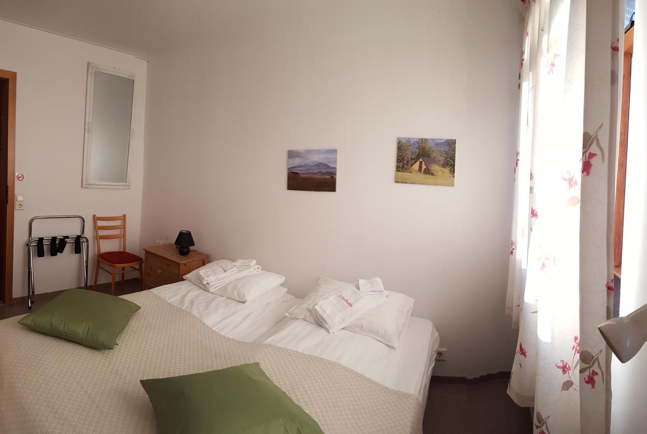 Guesthouse Leirubakki Asolfsstathir Kültér fotó